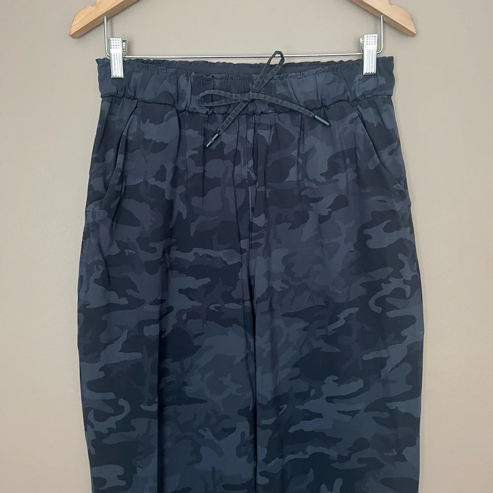 {Lululemon} Keep Moving Pant 7/8 High-Rise in Heritage 365 Camo Deep Coal Multi
